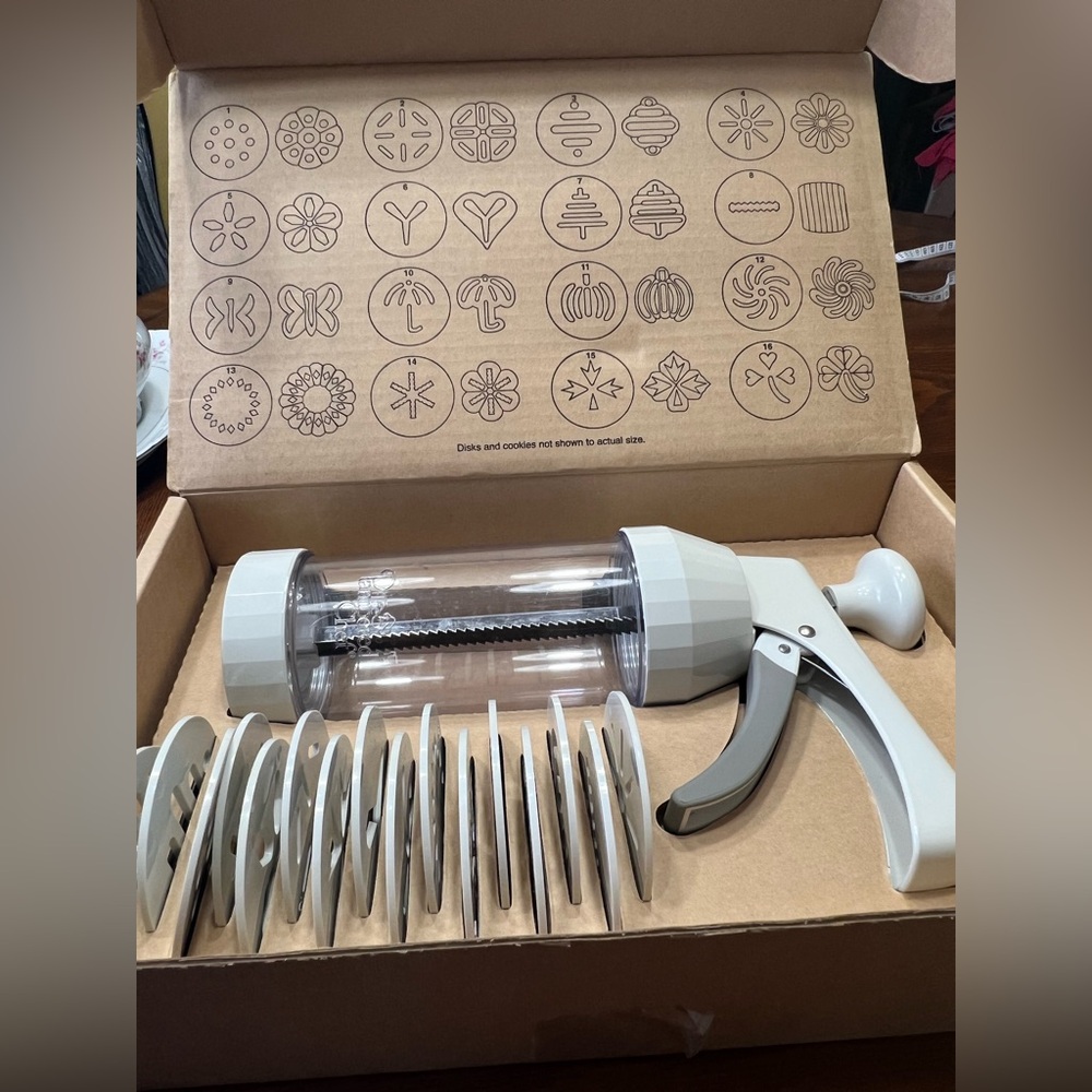 The Pampered Chef Cookie Press - White and Clear